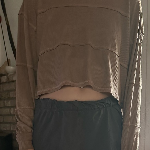 NWOT brown Hollister crop top - Picture 5 of 5